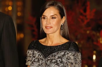 Reina Letizia rescata de su armario un espectacular vestido diseñado por un histórico colaborador