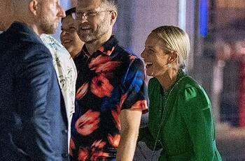 La hija de la princesa Ana regresó descalza a hotel tras irse de fiesta con el soplón de la realeza