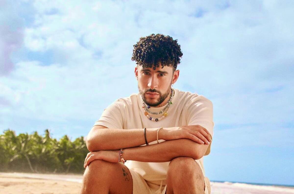 Bad Bunny besa la boca de otro hombre e imagen se transforma en viral