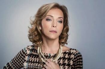 Laura Flores reaparece tras colocación de prótesis y da informe de su salud