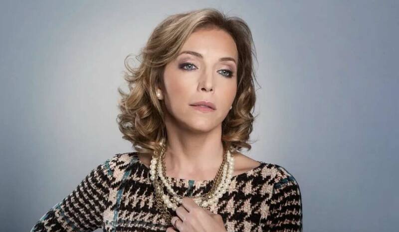 Laura Flores reaparece tras colocación de prótesis - Créditos: TWITTER