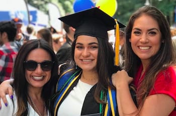 Penélope Menchaca le pide a Santa que le entregue una carta a su fallecido nieto