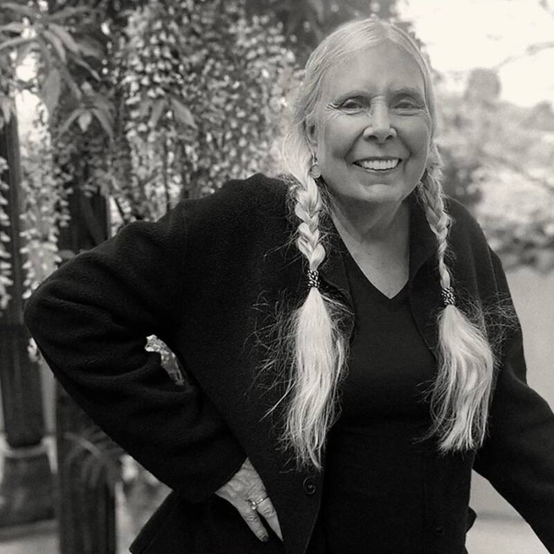 Joni Mitchell dijo a través de un representante que estaba todo bien para tranquilizar a sus confundidos fanáticos. - Créditos: Instagram