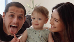 Hijo del "Chicharito" luce vestido de princesa y critican a la ex del futbolista por permitirlo