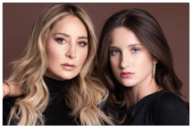 Madre e hija en una sesión fotográfica donde evidencian su parecido y belleza. Geraldine ha enfatizado que esa esta edad cuando tiene que estar muy cerca de Elissa.