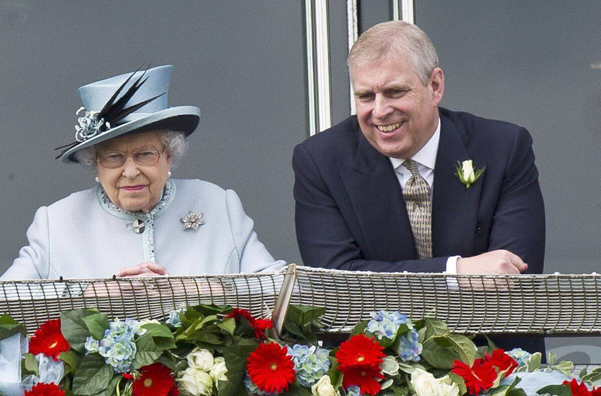 El príncipe Andrés está desesperado porque no se ha repartido la herencia de la Reina Isabel II