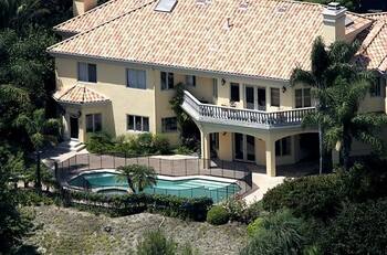 La inmensa fortuna y excentricidades con las crecerá el hijo de Paris Hilton