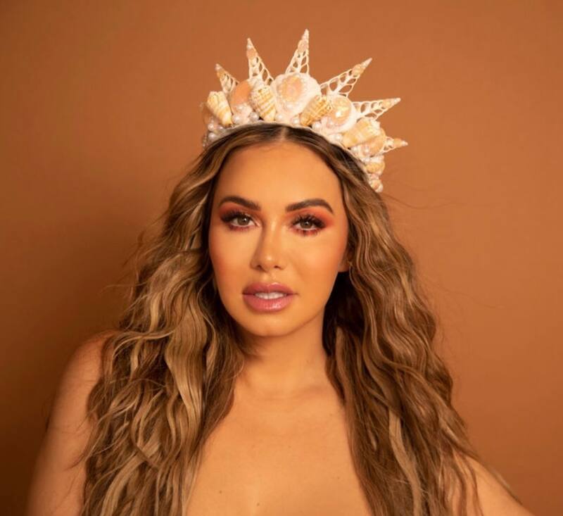 Chiquis Rivera estrena canción navideña con tremendo escote - Créditos: Instagram