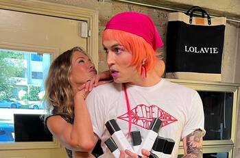 Jennifer Aniston arma puesto ambulante para ofrecer su nuevo emprendimiento