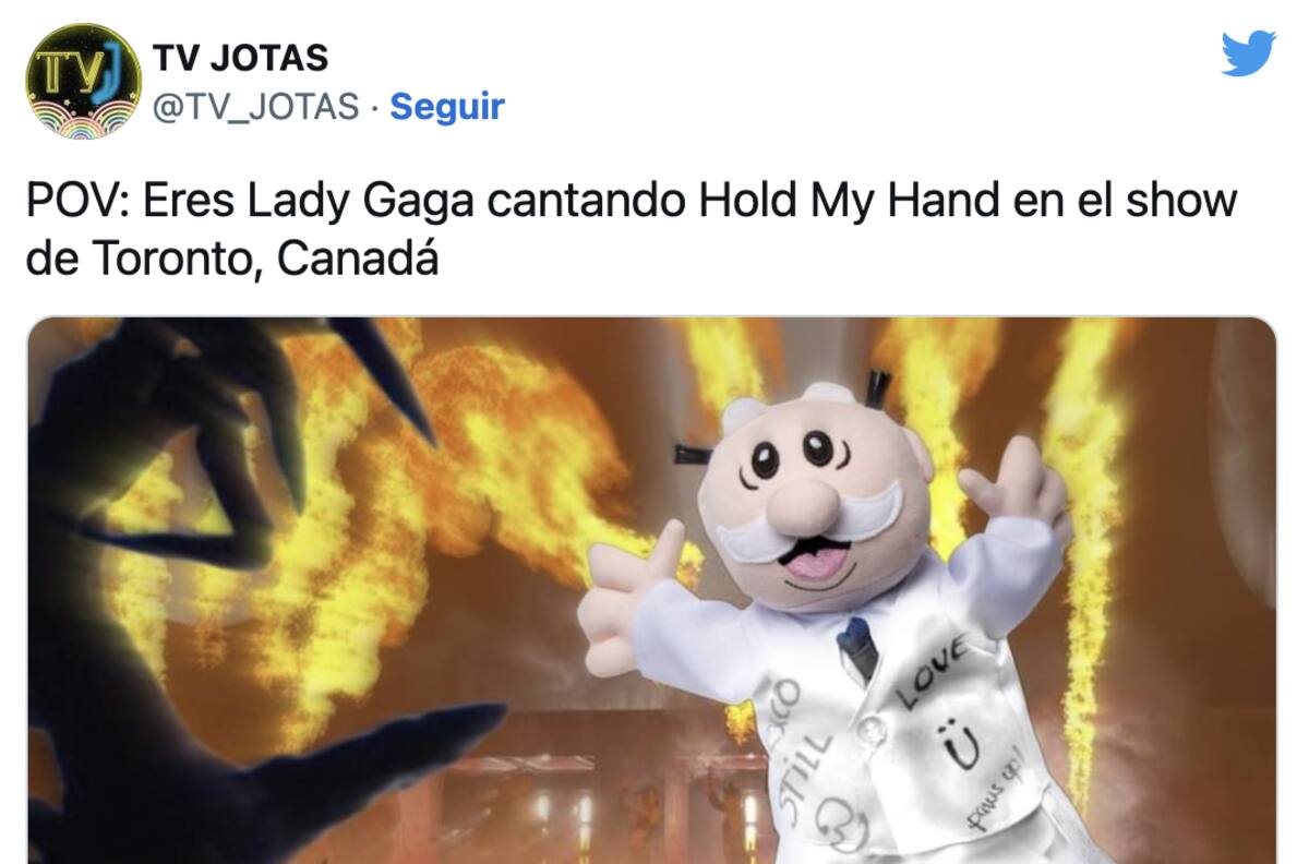 Golpean a Lady Gaga con un peluche en pleno escenario; fue un mexicano quien lanzó el Dr. Simi