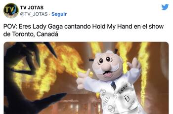 Golpean a Lady Gaga con un peluche en pleno escenario; fue un mexicano quien lanzó el Dr. Simi