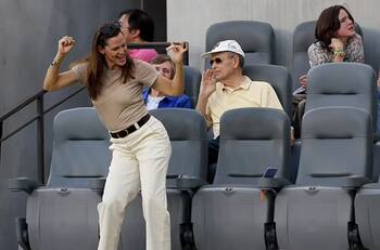 Jennifer Garner se divierte en partido de fútbol y su actitud causa furor