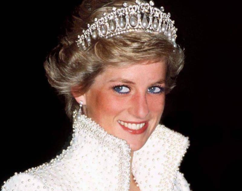 Las poco conocidas fotos de Lady Di con el pelo largo - Créditos: TWITTER