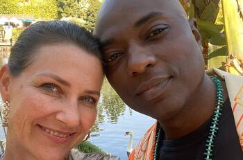 Princesa que renunció a sus deberes con la realeza pospone su boda con Durek Verrett