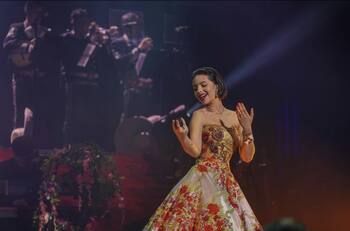 Ángela Aguilar sorprende a sus fans con coquetos pasos de reguetón