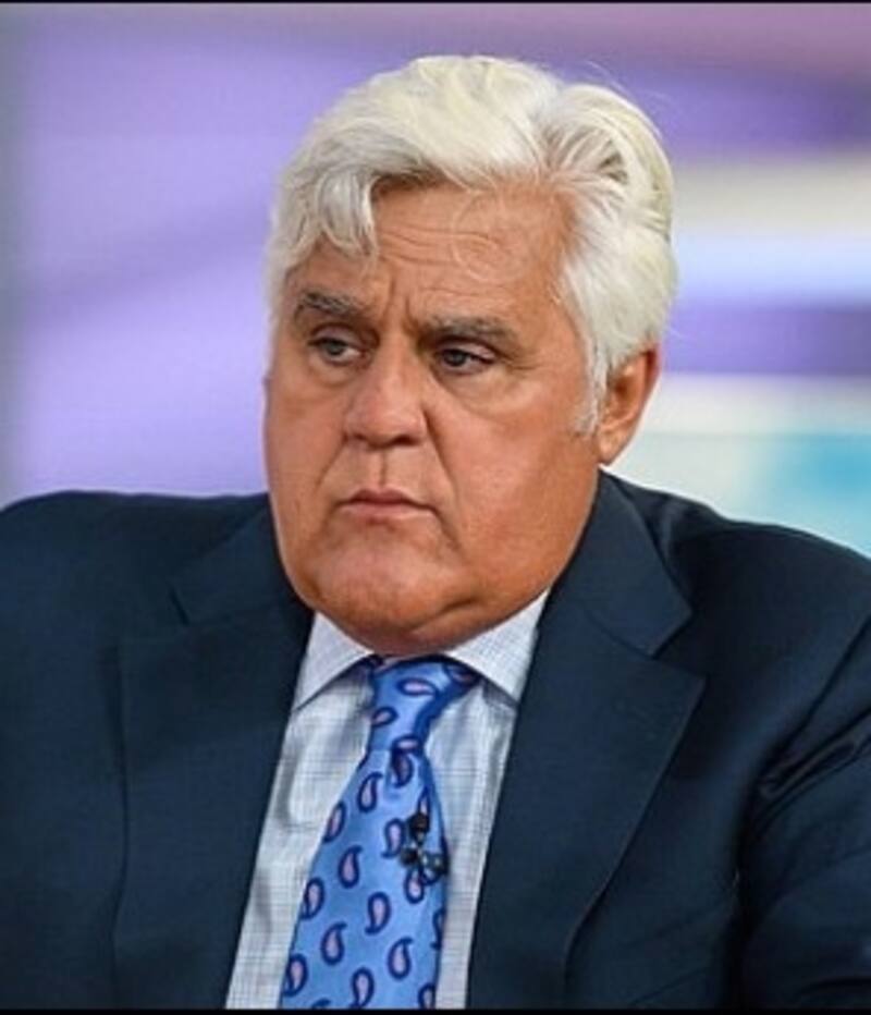 Jay Leno enfrenta una compleja terapia y arriesga que su rostro quede con marcas irreversibles En un mes y medio más se sabrá si los injertos de piel han funcionado - Créditos: Instagram