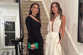 Victoria Beckham regaña a Eva Longoria por olvidar posar como toda una Top Model