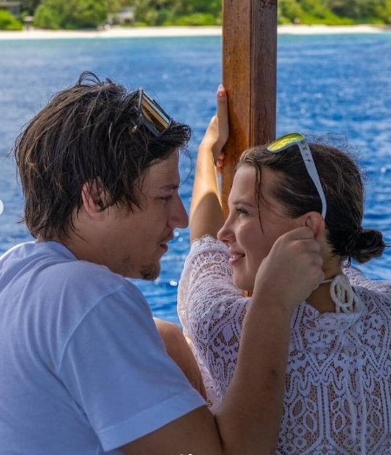 Actriz Millie Bobby Brown de Strangers Things se casa con Jake, el hijo de Bon Jovi La pareja había oficializado su romance hace un año - Créditos: Instagram