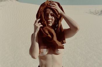 La ingeniosa manera en que Camila Sodi se autocensuró para mostrar su foto más controvertida