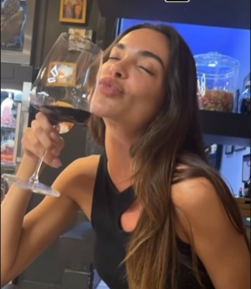 Joana Sanz da vuelta la hoja rápido del drama que vive su ex Dani Alves para buscar nuevo destino La pena de la modelo por Dani Alves ha pasado velozmente - Créditos: Instagram