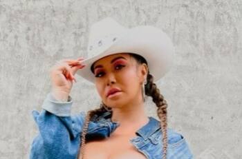 Chiquis Rivera enfrenta enfermedad que la ha tenido en cama varios días