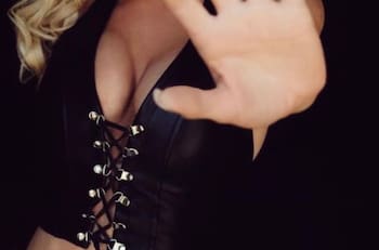 Lanzan tráiler de la serie que recrea la historia del video prohibido de Pamela Anderson