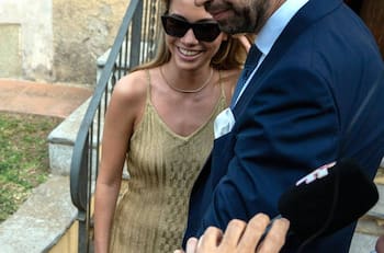 Burlas a Clara Chía por sus piernas en la fiesta del hermano de Piqué