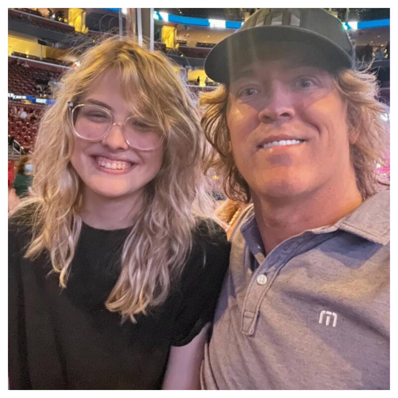 Dannielynn y su padre Larry Birkhead. La adolescente de 16 años es la fiel copia de su madre Anna Nicole.