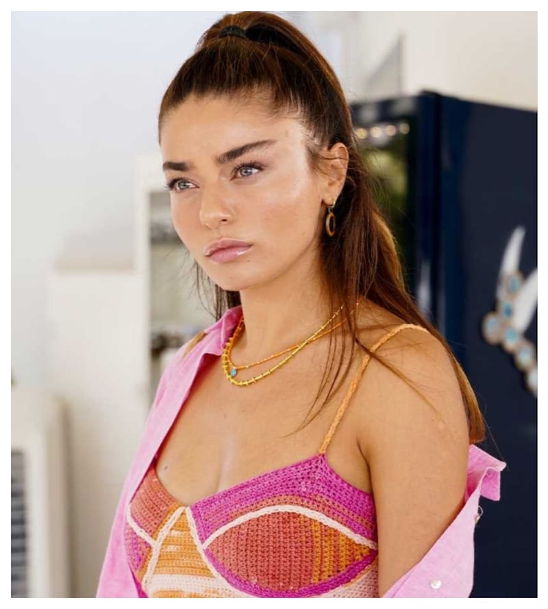 La actriz Ayça Ayşin Turan encarna a la protagonista femenina, Haziran.