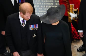 Meghan Markle usó lenguaje corporal para apoyar al Príncipe Harry en funeral de la Reina Isabel II
