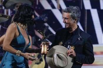 Alejandro Fernández triunfa en Festival pero su comentario causó la gran polémica de la noche