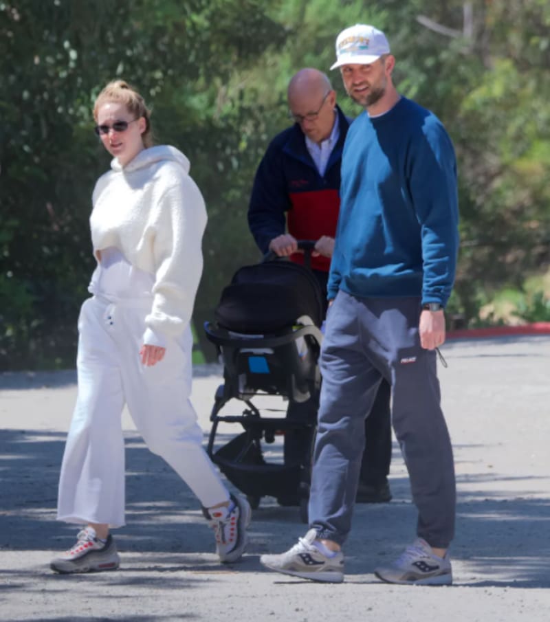 Revelan fotos del bebé de Jennifer Lawrence - Créditos: TMZ