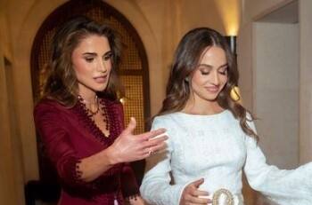 Reina Rania de Jordania y su hija, la princesa Iman, brillan en su despedida de soltera