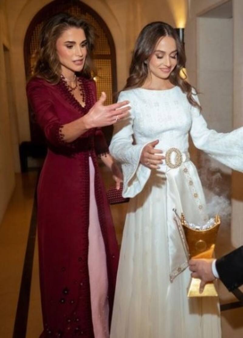 Reina Rania de Jordania y su hija, la princesa Iman, brillan en su despedida de soltera Madre e hija alistan los detalles para la boda del domingo - Créditos: Instagram