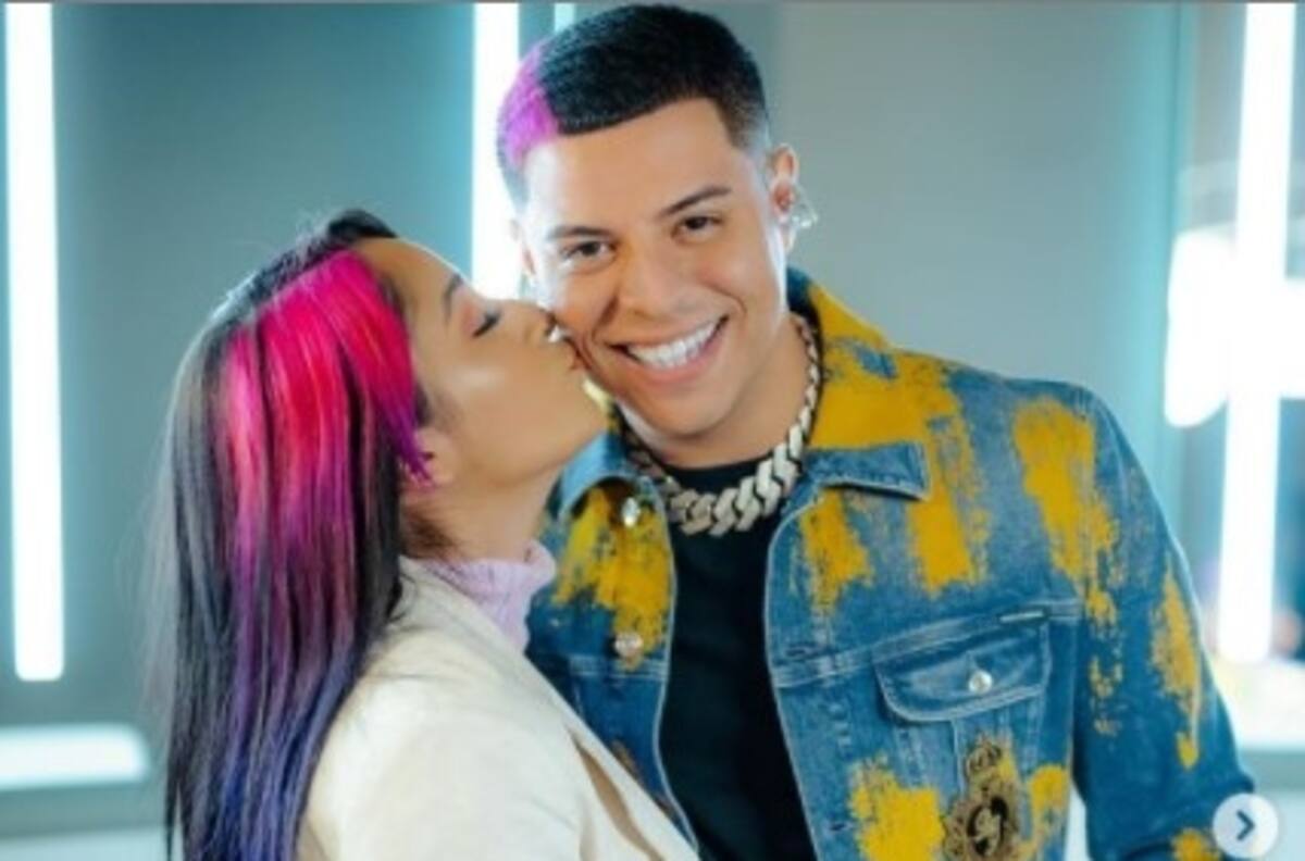 Escucha la emotiva serenata de Eduin Cazares a su esposa