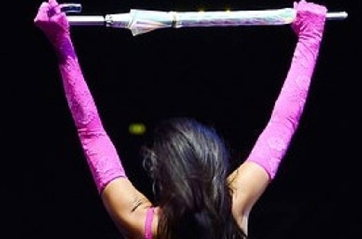 Dua Lipa se recupera del bochorno de Milán y alardea con su escultural figura