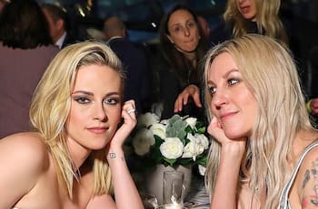 Kristen Stewart disfruta de la fiesta a los nominados de Oscar junto a su prometida Dylan Meyer