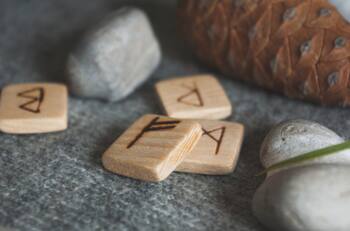 Runas para atraer dinero: descubre los secretos ancestrales para prosperar