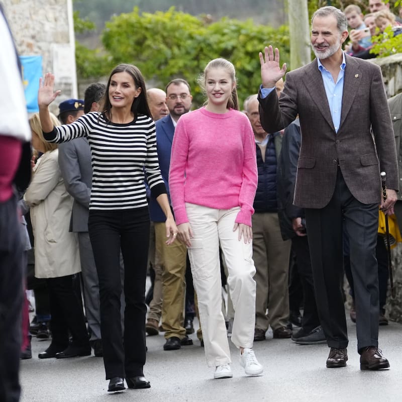 La Reina Letizia y el Rey Felipe hacen un gran anuncio sobre el futuro de la Princesa Leonor - Créditos: Twitter