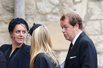 Hijos de la reina Camila trataron de pasar inadvertidos en funeral de Isabel II