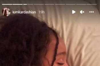 Kim Kardashian revela la costumbre de Chicago a la hora de dormir
