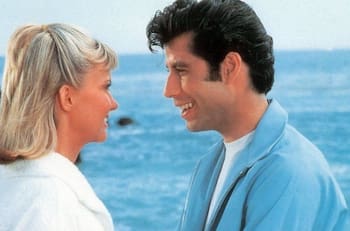 John Travolta revive a Olivia Newton-John en un video promocional para el Super Bowl