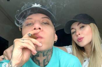 Novia de Santa Fe Klan conmueve al presentar por primera vez el rostro de su hijo