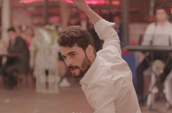 El baile del galán de "Hercai" que estremece a sus fans en Turquía