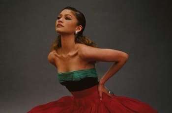 Zendaya se luce como modelo y comenta sobre su regreso a la música