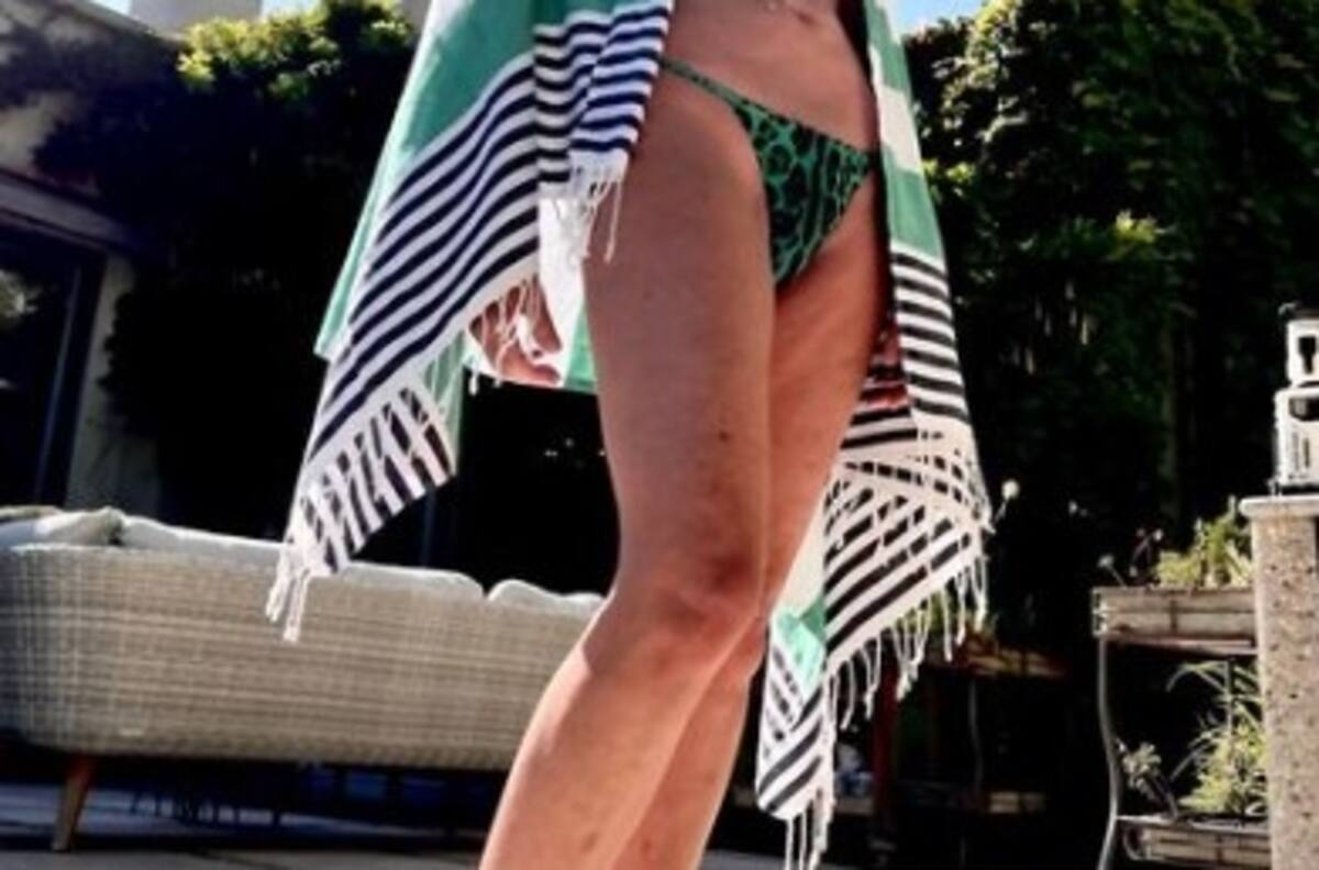 Sharon Stone se toma una deslumbrante selfie a sus 64 años