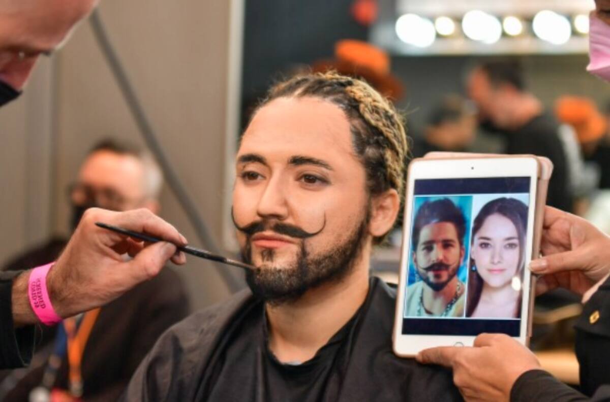 Sherlyn revela el pesado proceso de cinco horas para convertirse en Camilo y qué le dijo él