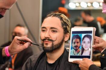 Sherlyn revela el pesado proceso de cinco horas para convertirse en Camilo y qué le dijo él