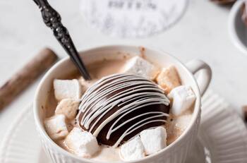 Cómo hacer estas bombas de chocolate de manera muy fácil para Navidad