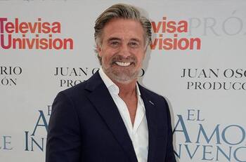 Entre lágrimas Juan Soler recuerda la muerte de su padre mientras grababa 'La fea más bella”'